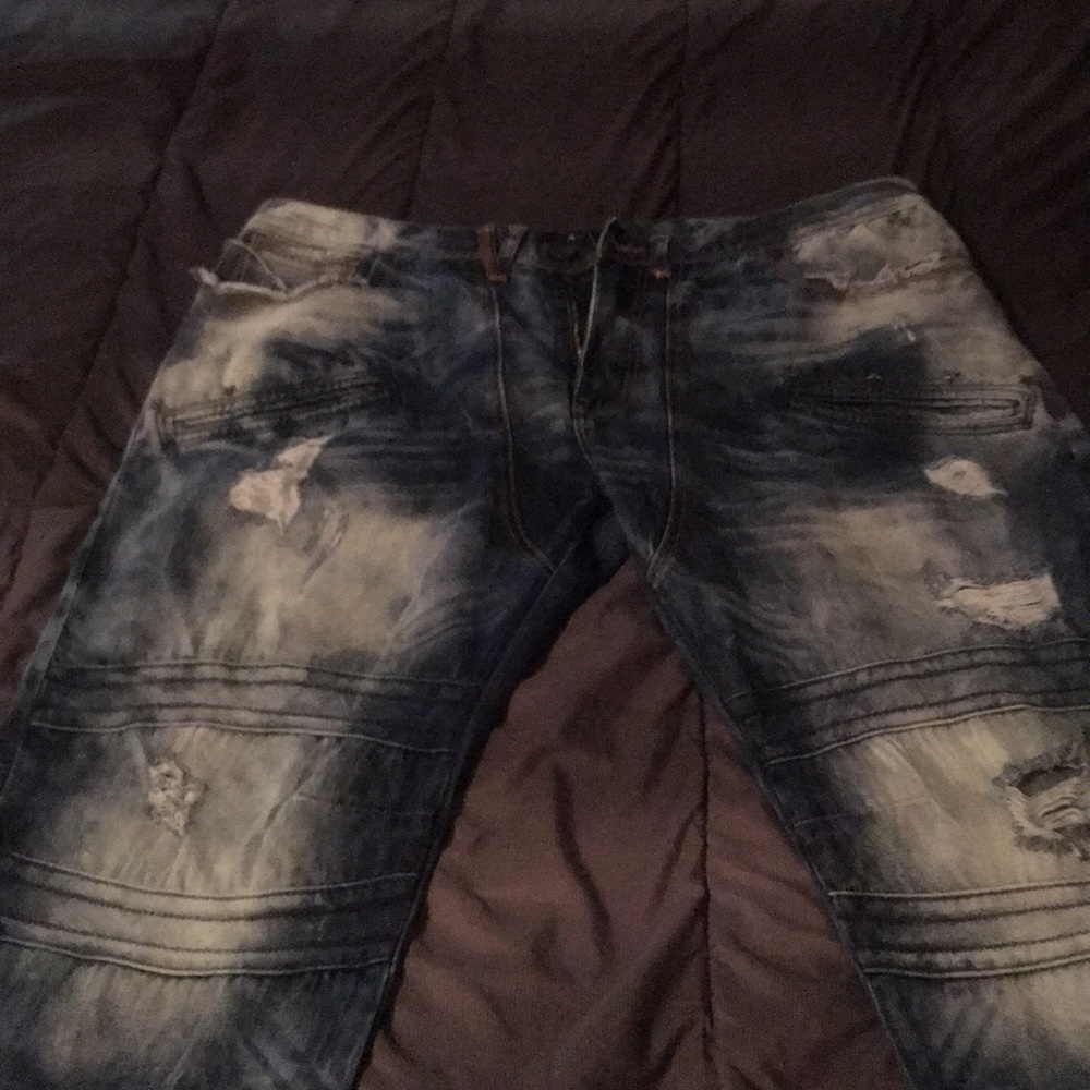 Men Akoo pants